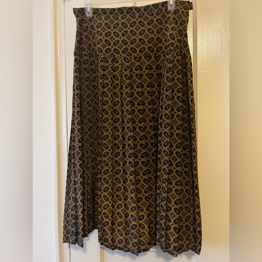 Drop waist pleated skirt